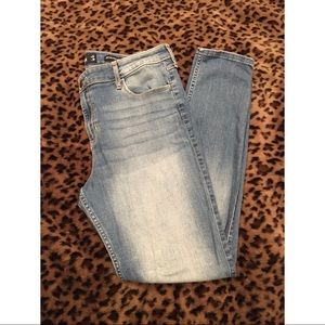 Hollister High-Rise SuperSkinny Jegging